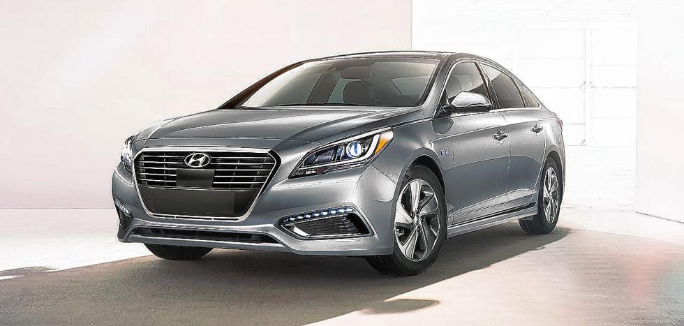 The 2016 Hyundai Sonata Hybrid. Illustrates WHEELS-HYUNDAI (category l), by Warren Brown, special to The Washington Post. Moved Friday, Sept. 18, 2015. (MUST CREDIT: Fiat) - HANDOUT | THE WASHINGTON POST