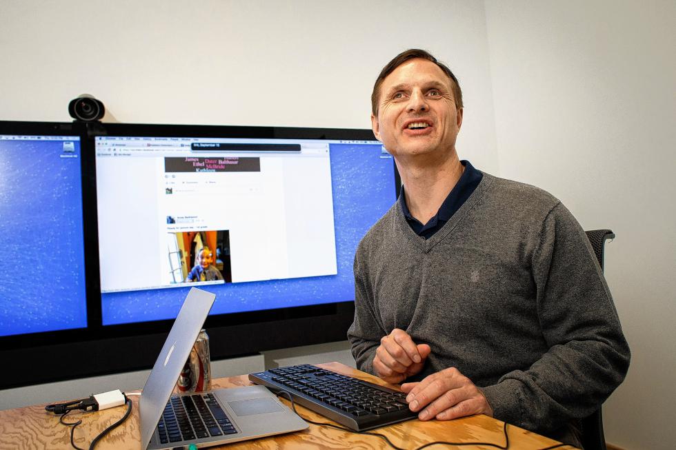 Accessibility Specialist at Facebook Matt King, who is blind, demonstrates how a new Facebook tool verbally describes photos to users, on Nov. 5, 2015 at the Facebook headquarters in Menlo Park, Calif. Facebook has been harnessing the power of artificial intelligence to make the site easier to navigate for the blind and visually impaired. The social media giant has been testing a new tool that describes photos to blind people. (Dai Sugano/Bay Area News Group/TNS) - Dai Sugano | Contra Costa Times