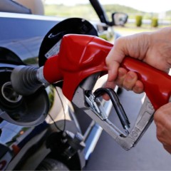 Cheap Oil,  Good for Consumers, Hits  Stocks