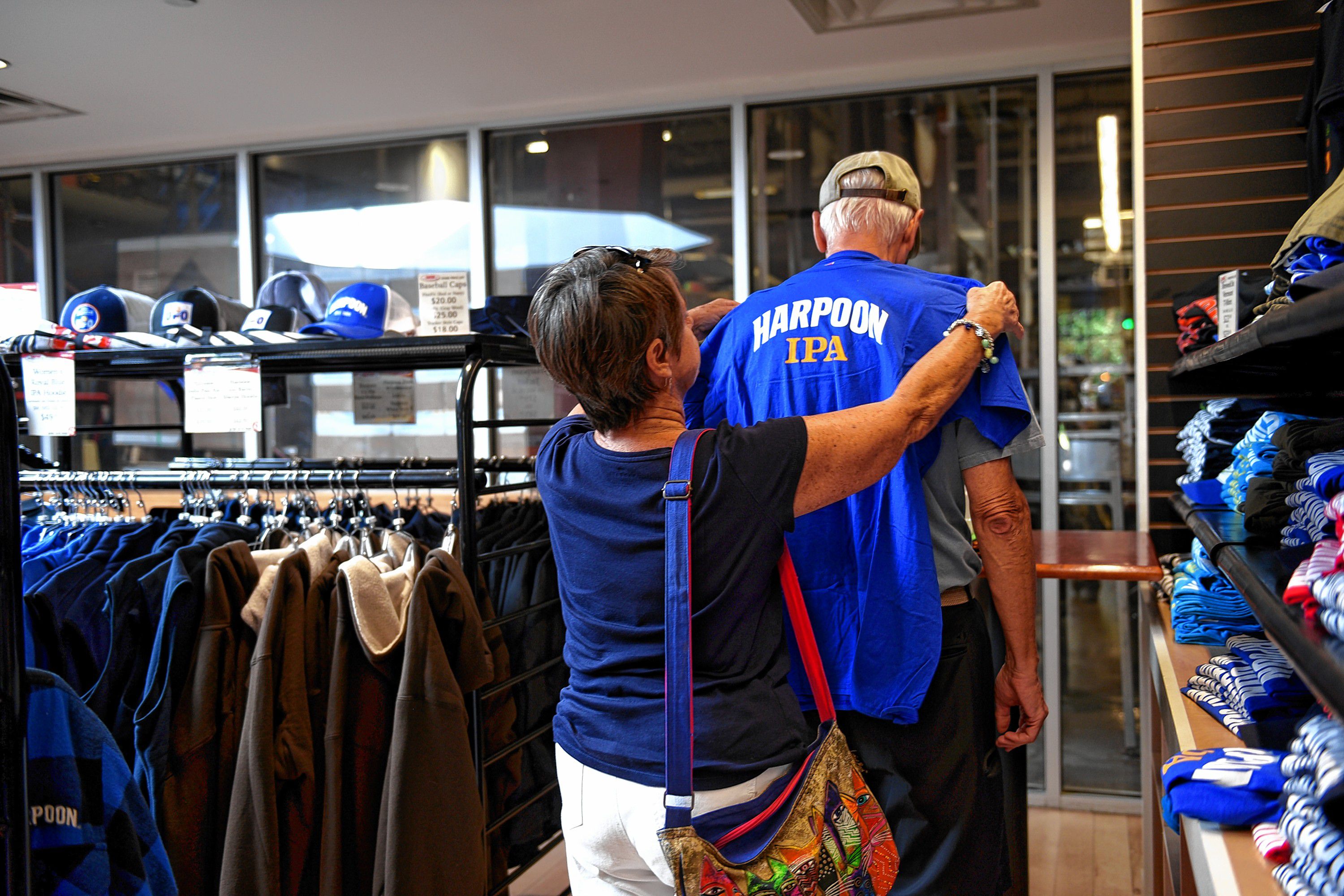 Toni Yahres sizes a shirt on her husband John Yahres, of Venice, Fla., at Harpoon Brewery in Windsor, Vt., on Sept. 13, 2016. (Valley News - Jennifer Hauck) Copyright Valley News. May not be reprinted or used online without permission. Send requests to permission@vnews.com.