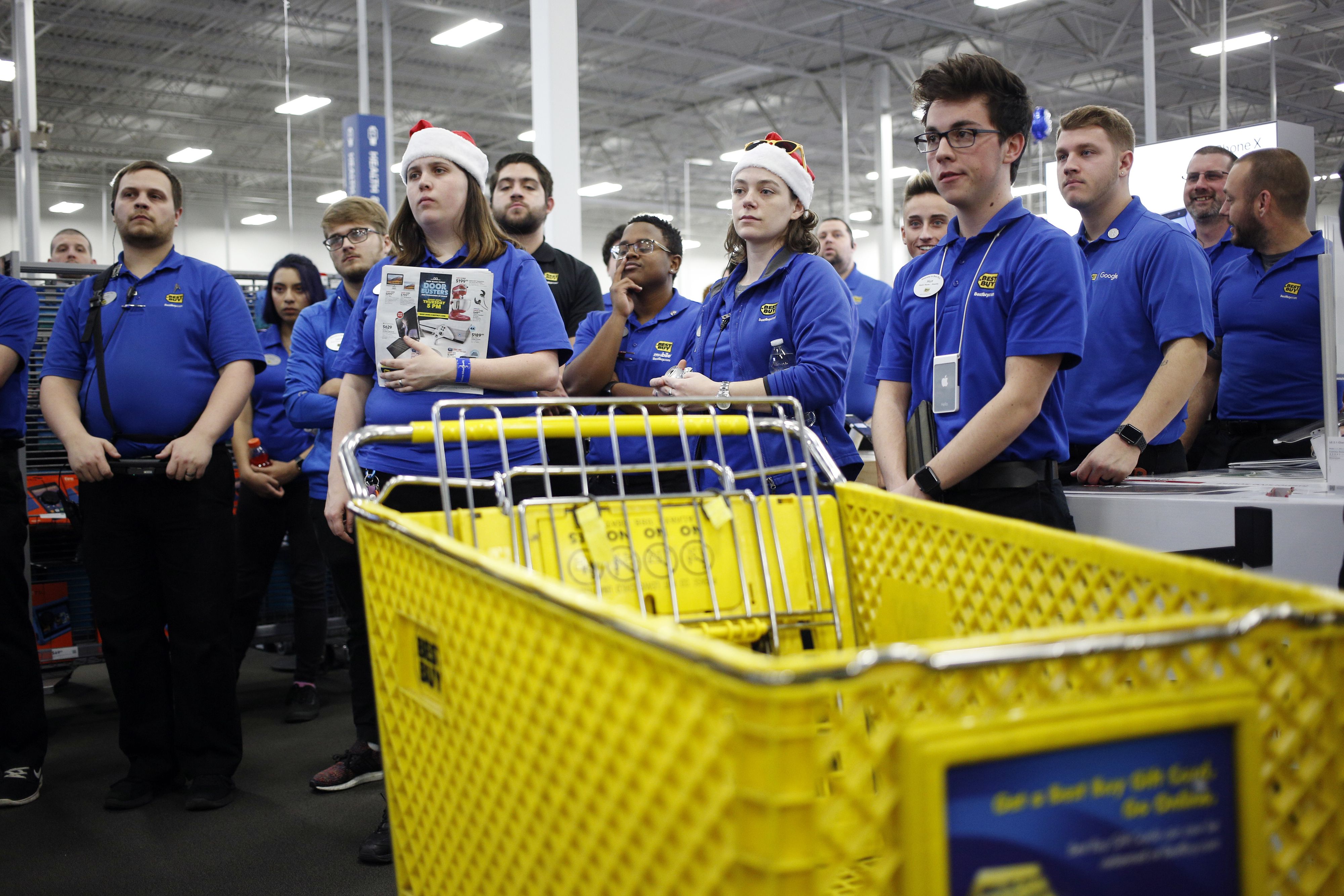Employees gather for a meeting before opening the doors at a Best Buy store in Louisville, Ky., U.S., on Nov. 23, 2017. MUST CREDIT: Bloomberg photo by Luke Sharrett