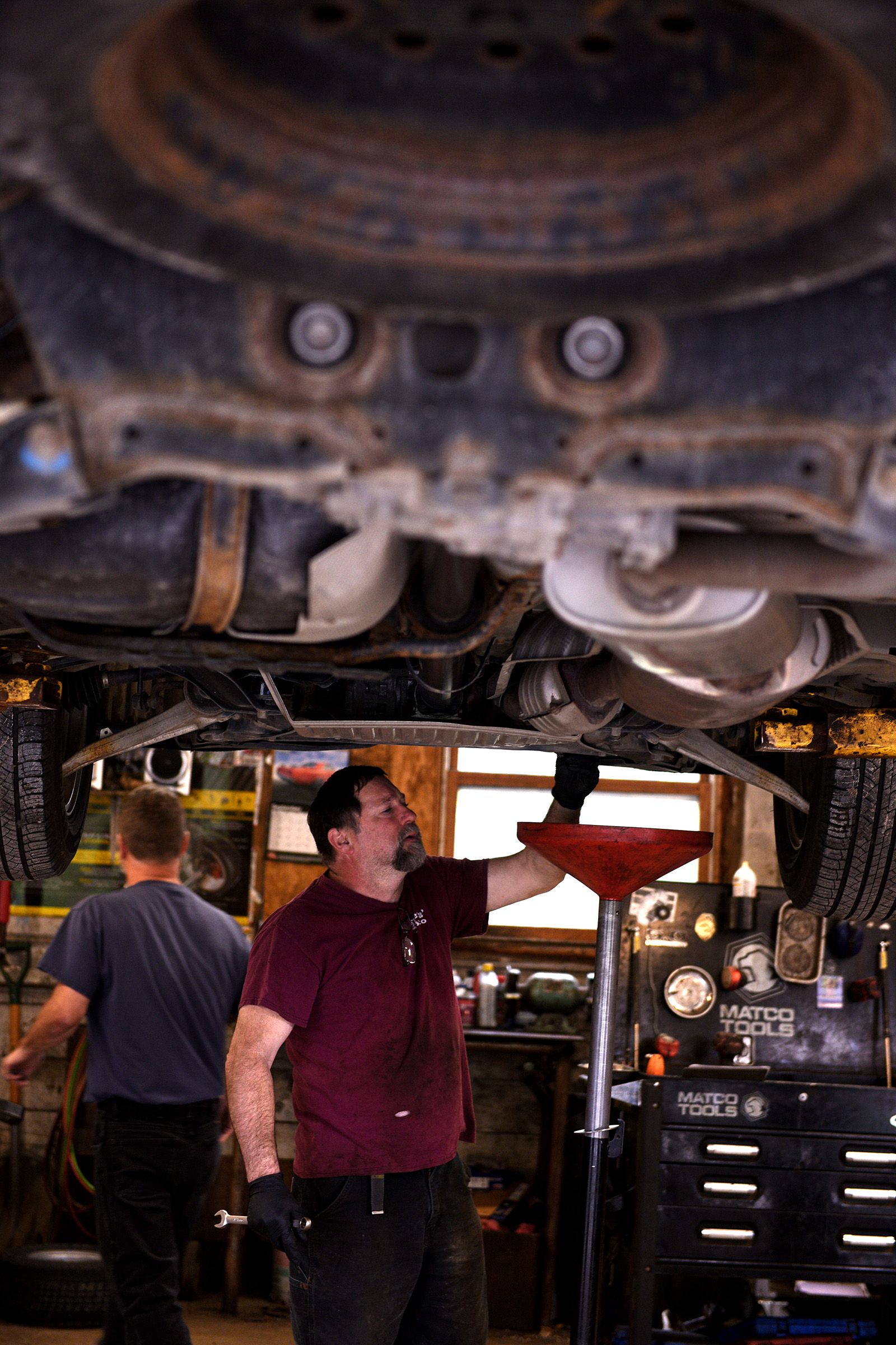 Ray Moses finishes an oil change at Roberts Auto in Lebanon, N.H., on Tuesday, Sept. 28, 2021. Moses has worked at the shop for four years. (Valley News - Jennifer Hauck) Copyright Valley News. May not be reprinted or used online without permission. Send requests to permission@vnews.com.